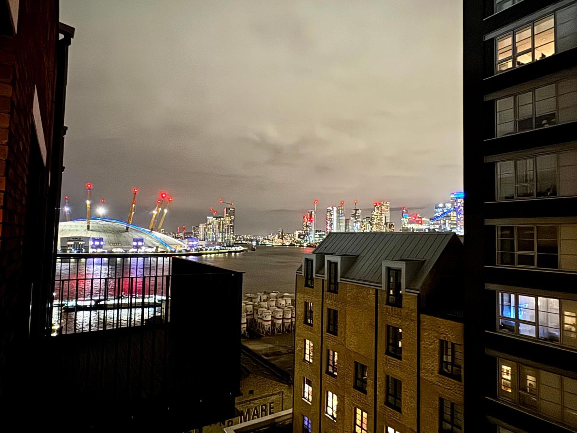 London Luxury Flat With Balcony, River View, O2 Arena, Excel, Canary Wharf, Station Leilighet Eksteriør bilde
